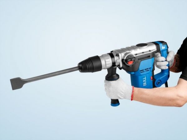 Перфоратор BULL BH 4002 в чем. 1250 Вт, 2-9 Дж, 40 мм, 3 реж. + 1 зуб., 1 сверло, SDS-max, рег. об. (вес 7 кг)