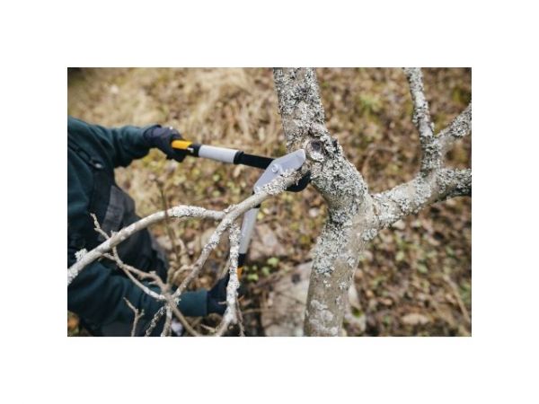 Сучкорез плоскостной LX94 FISKARS PowerGear X средний
