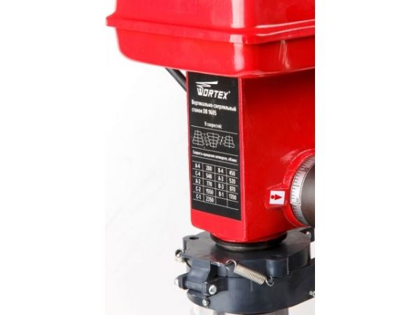 Станок вертикально-сверлильный WORTEX DB 1605 500 Вт, патрон 16 мм, 9 скор.(сверление в металле до 16 мм, 9 скор., тиски в комплекте)