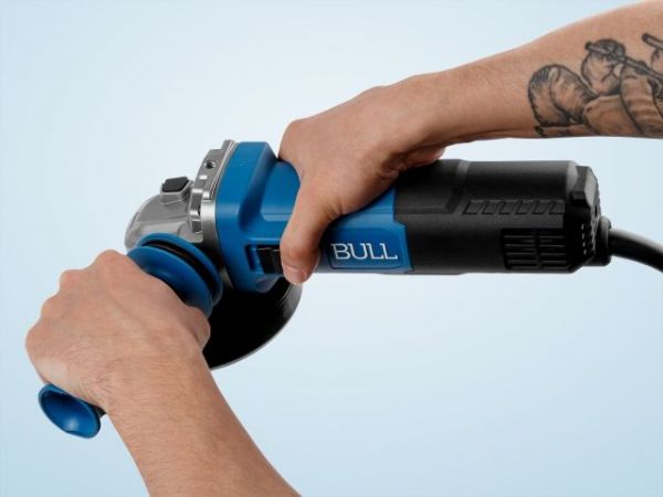 Одноручная углошлифмашина BULL WS 1218 в кор. 125 мм, 1800 Вт, плав. пуск., конст. эл. (11 000 об/мин, защита от перегрузки, защита от повторного включения, вес 2,7 кг)