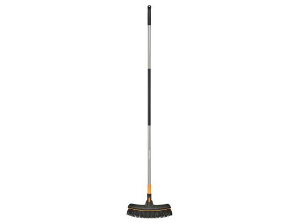 Метла эргономичная FISKARS