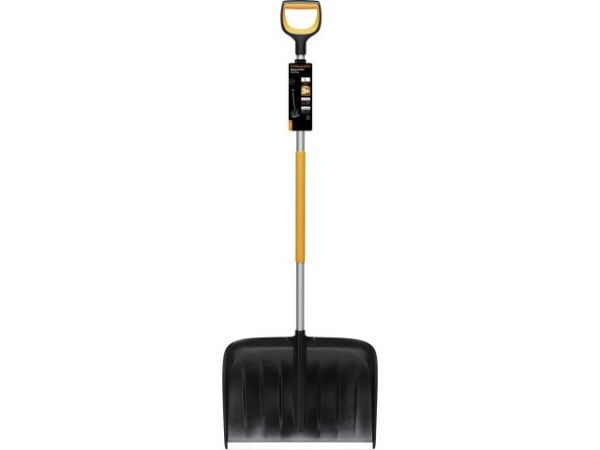 Скрепер для снега X-series FISKARS(длина: 1530мм; ширина: 530мм)