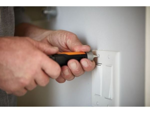 Нож малярный со сменным лезвием CarbonMax  FISKARS