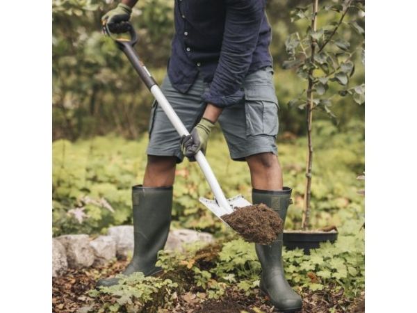 Лопата штыковая телескопическая закругленная Xact FISKARS(длина:1108-1300мм, ширина:192мм)