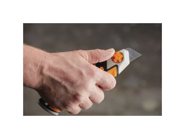 Нож с выдвижным, сменным лезвием 25мм CarbonMax FISKARS