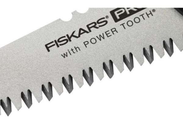 Пила зубчатая с ножнами PowerTooth 8 зубьев на дюйм FISKARS