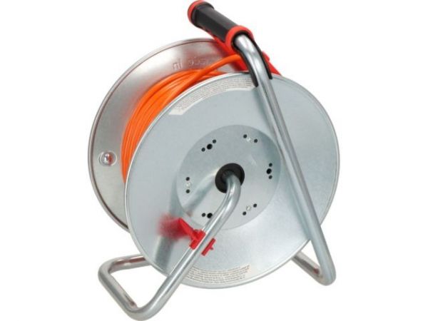 Удлинитель на катушке 40м (3 роз., 3.3кВт, метал. катушка, кабель до -35С, с/з) Brennenstuhl Garant(3,3кВт; 3х1,5мм2; степень защиты: IP44)