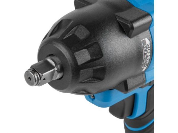 Ударный гайковерт BULL SC 1807 Xcase, XLTpro, БЕСЩЕТ., 18 В, 750 Н*м, 1/2', 2х4 А*ч, з/у 4 А(вес 2,24 кг)