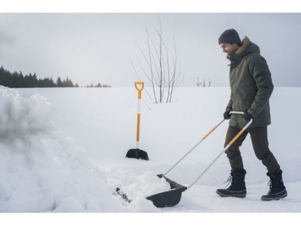 Скрепер-волокуша (движок) для снега FISKARS(720х1495мм)