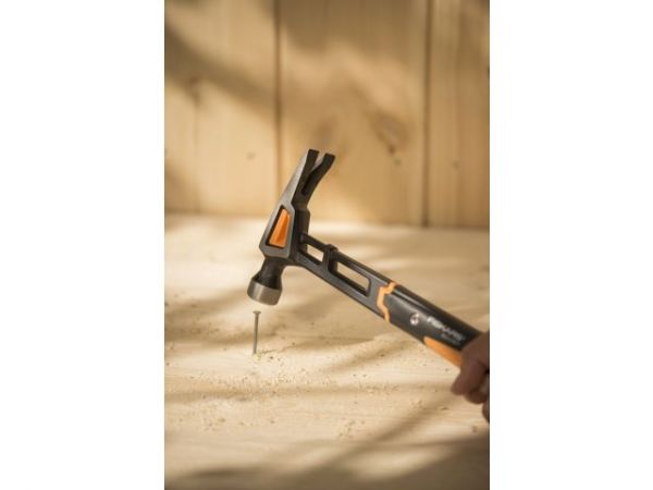 Молоток столярный M FISKARS