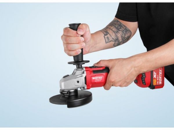 Углошлифмашина WORTEX CAG 1812-2 E в кор. XLT SET БЕСЩЕТ., 18 В, 125 мм, 3000-8500 об/мин(бесщ. мотор; рег. об. 3000-8500 об/мин; Anti-Kickback; Drop-Stop; 125х22,2 мм)