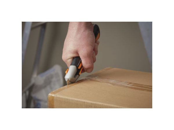 Нож с выдвижным, сменным лезвием 25мм CarbonMax FISKARS