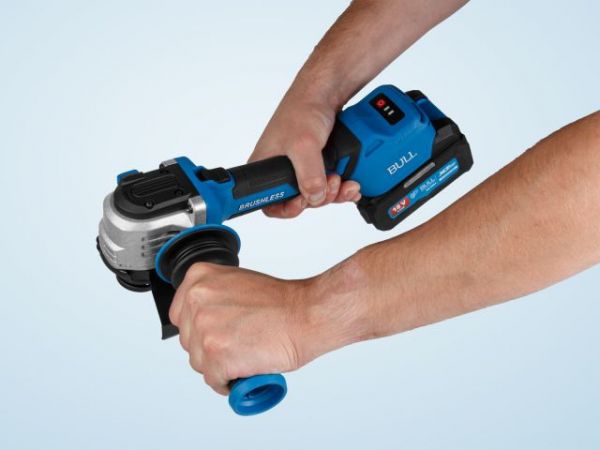 Углошлифмашина BULL CSG 1812-1 SR Xcase XLTpro 1x4 Ач БЕСЩЕТ, 125 мм, рег. об., 10 000 об/мин(Безредукторный тип, плав пуск, конст. эл., защита от перегруз. и перегрев.)