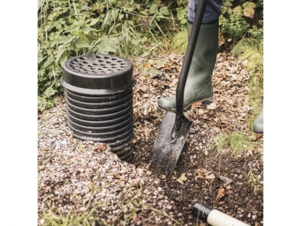 Лопата штыковая с закругленным лезвием Ergonomic Pro FISKARS(черная)