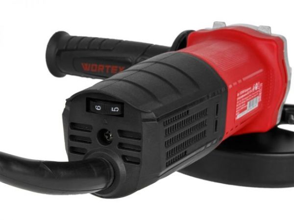 Одноручная углошлифмашина WORTEX LX AG 1211-2 в кор. 1100 Вт, 125 мм, 5500-11000 об/мин, рег. об. (шариковый подшипник, лабиринтное уплотнение, пылезащита двигателя)