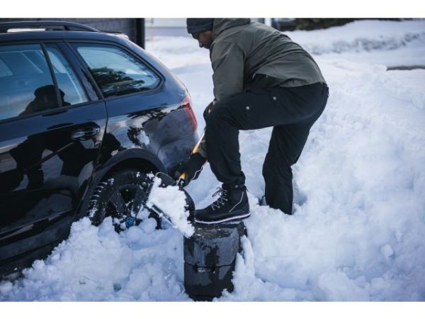 Лопата снеговая автомобильная X-series FISKARS(длина: 980мм, ширина: 290мм)