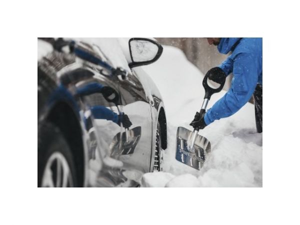 Лопата снеговая автомобильная алюминиевая FISKARS(длина: 700мм; ширина: 250мм)
