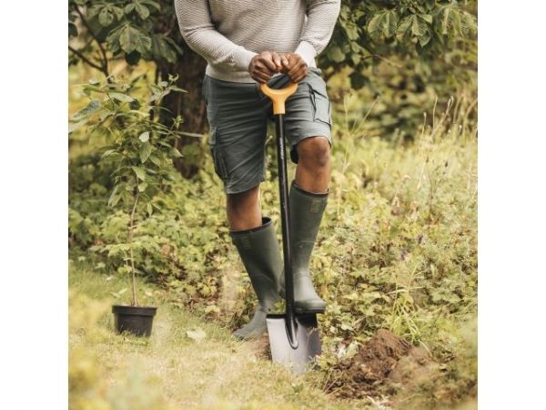 Лопата штыковая Solid FISKARS(длина:1166мм, ширина:180мм)