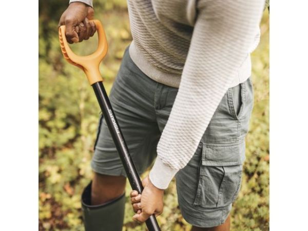 Лопата совковая Solid FISKARS(длина:1267мм, ширина:230мм)