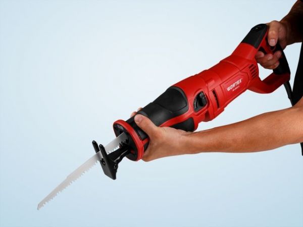 Сабельная пила WORTEX SR 2012 E в кор. + 2 пильных полотна 1200 Вт, дер. 210 мм, ход 30 мм, рег.об. (1200 Вт, дер.210 мм, алюм.20 мм, рег.об., маятник.ход, бескл.замена оснастки, шунр 4 м)