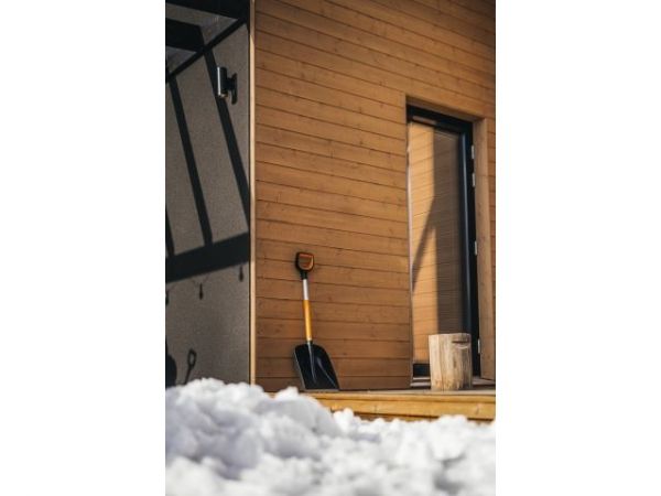 Лопата снеговая автомобильная X-series FISKARS(длина: 980мм, ширина: 290мм)