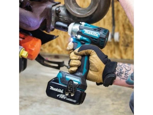 Ударный гайковерт MAKITA LXT DTW300Z в кор. (18.0 В, БЕЗ АККУМУЛЯТОРА, посадочн. квадрат 1/2 ', 330 Нм, вес 1.8 кг)