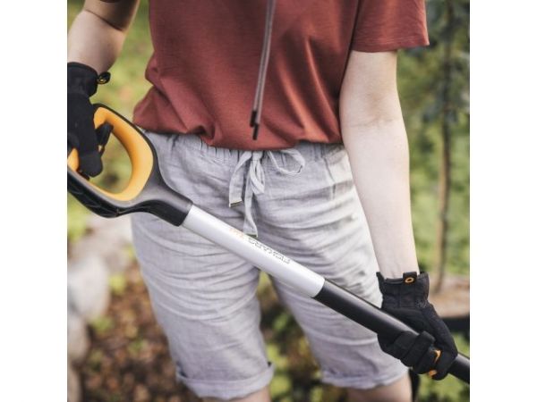 Лопата совковая  Xact FISKARS