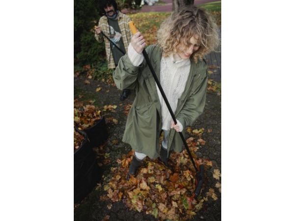 Метла средняя Solid FISKARS
