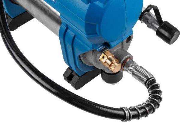 Шприц для смазки BULL CGG 6818 в кор. XLTpro SET 18 В, 690 атм., 255 г/мин, 1х4 А*ч, з/у 4 А(Шланг 76 см)