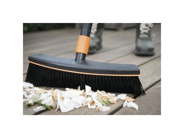 Щетка универсальная 38-18,5см QuikFit FISKARS