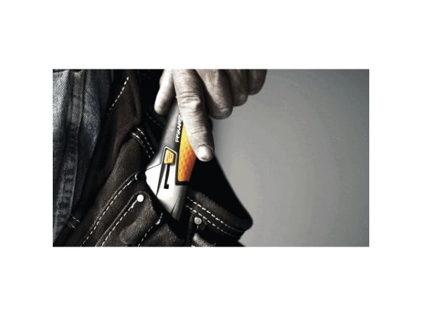 Нож малярный со сменным лезвием CarbonMax  FISKARS