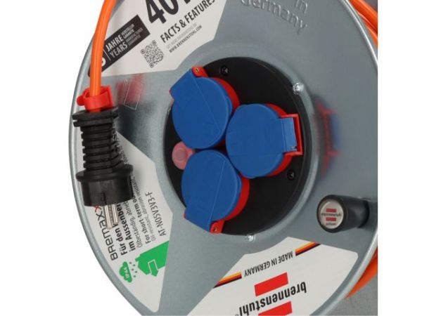 Удлинитель на катушке 40м (3 роз., 3.3кВт, метал. катушка, кабель до -35С, с/з) Brennenstuhl Garant(3,3кВт; 3х1,5мм2; степень защиты: IP44)