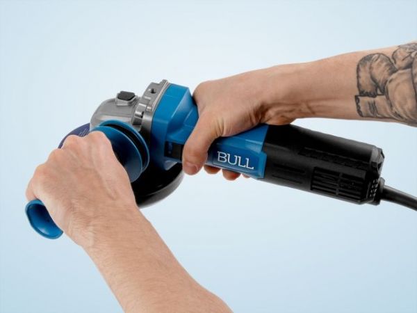 Одноручная углошлифмашина BULL WS 1211 в кор. 125 мм, 1000 Вт, плав. пуск., рег. об, конст. эл. (3000 - 11 000 об/мин, защита от перегрузки, защита от повторного включения, вес 2,35 кг)