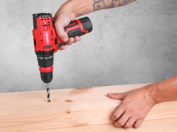 Дрель-шуруповерт WORTEX BD 1215 LiSET в чем. 12 В, 30 Н*м, 2х1.5 А*ч, БЗП 10 мм(Быстросъемный патрон, шурупы до 6 мм)