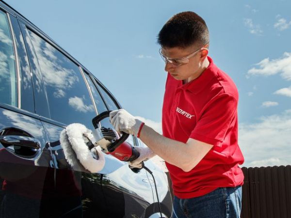 Полировальная машина WORTEX PM 1813 SE в кор. 1300 Вт, 180 мм, 600-3300 об/мин(Регул. об., плавный пуск)