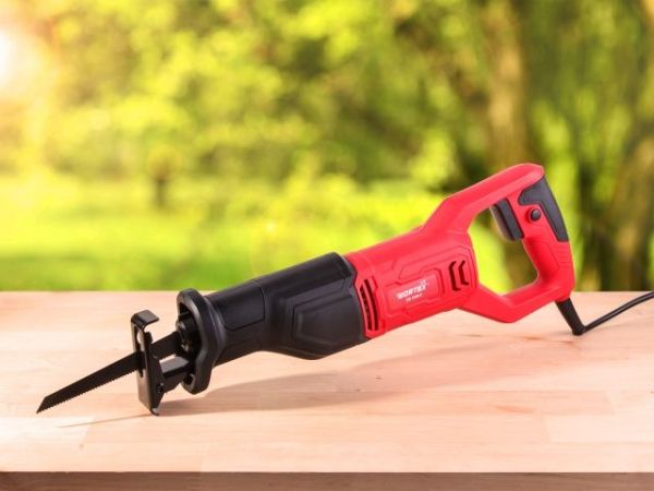 Сабельная пила WORTEX LX SR 1018 E в кор. +1 пильное полотно, 710 Вт, дер. 115 мм, ход 20 мм, рег.об