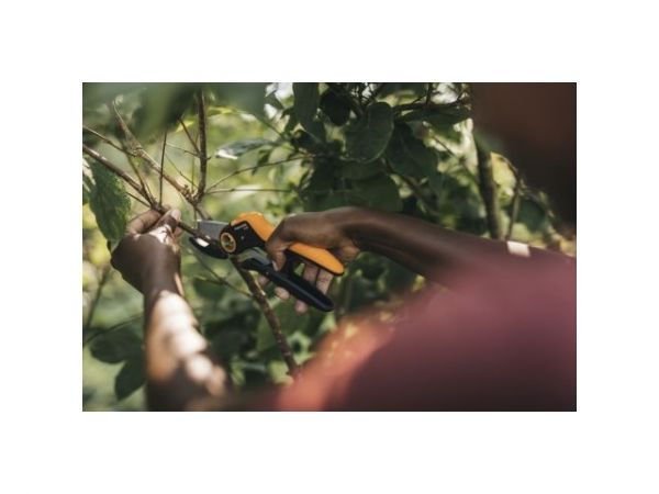 Секатор контактный FISKARS Plus PowerLevel P741