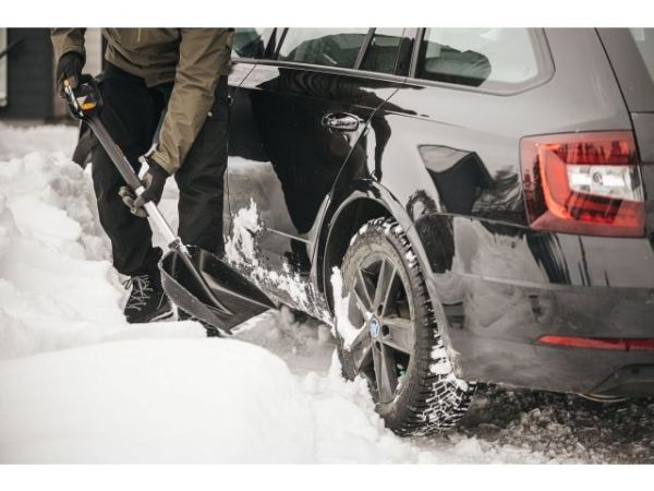 Лопата снеговая автомобильная телескопическая X-series FISKARS(длина: 795 - 987 мм, ширина: 280мм)