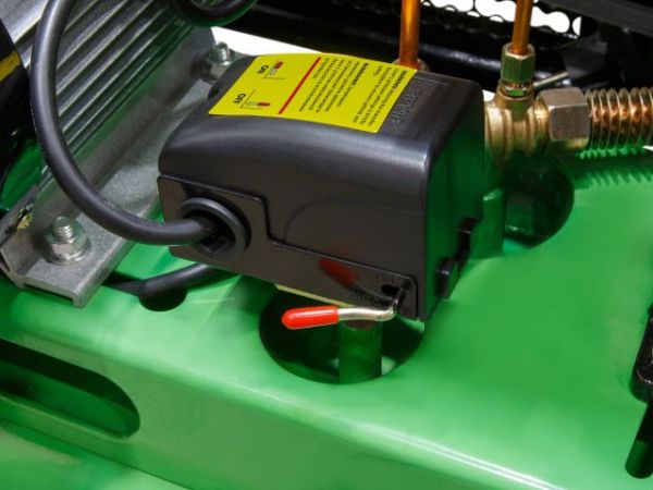 Компрессор ECO AE-1005-B1 ременной(380 л/мин, 8 атм, ременной, масляный, ресив. 100 л, 220 В, 2.20 кВт)