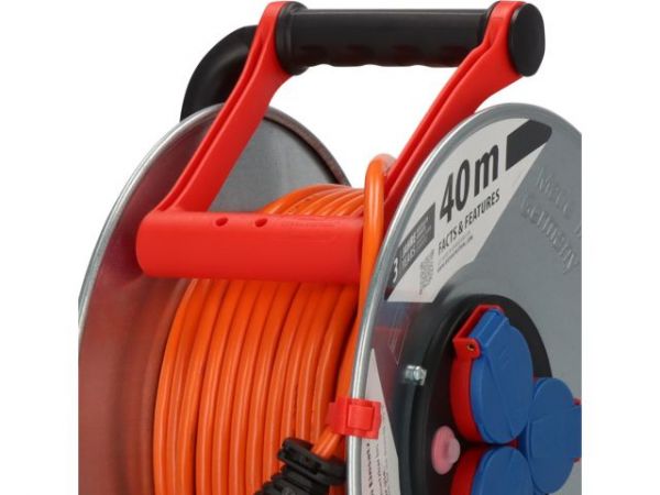 Удлинитель на катушке 40м (3 роз., 3.3кВт, метал. катушка, кабель до -35С, с/з) Brennenstuhl Garant(3,3кВт; 3х1,5мм2; степень защиты: IP44)