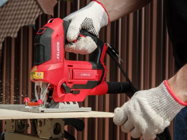 Лобзик электрический WORTEX JS 1009-1 LE в кор. 850 Вт, 500-3000 ход/мин, пропил до 100 мм(Лазер, подсветка, литая платформа)