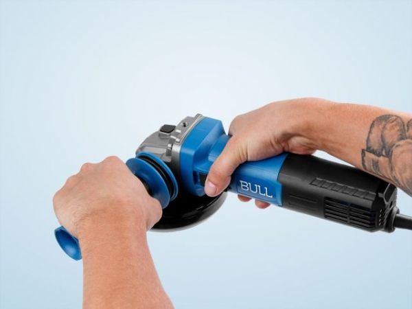 Одноручная углошлифмашина BULL WS 1212 в кор. 125 мм, 1200 Вт, плав. пуск., конст. эл. (11 000 об/мин, защита от перегрузки, защита от повторного включения, вес 2,4 кг)