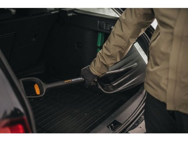 Лопата снеговая автомобильная телескопическая X-series FISKARS(длина: 795 - 987 мм, ширина: 280мм)