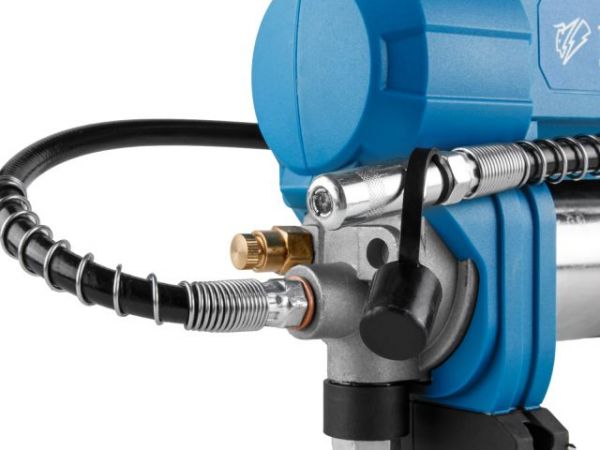 Шприц для смазки BULL CGG 6818 в кор. XLTpro SOLO, 18 В, 690 атм., 255 г/мин(Шланг 76 см)