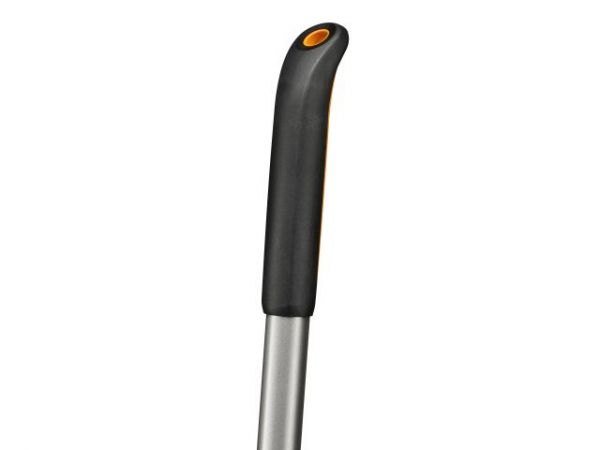 Метла с S-образ. ручкой Ergonomic FISKARS