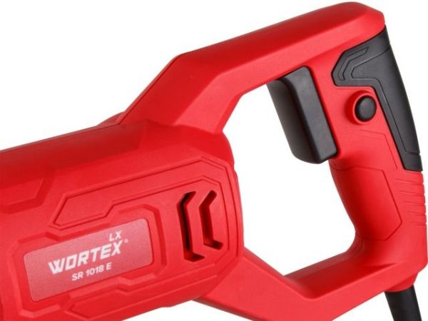 Сабельная пила WORTEX LX SR 1018 E в кор. +1 пильное полотно, 710 Вт, дер. 115 мм, ход 20 мм, рег.об