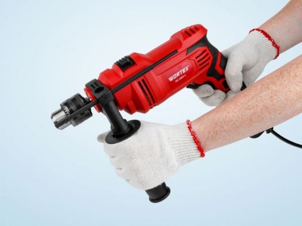 Дрель ударная WORTEX DS 1307-1 в кор. 800 Вт, 1 скор, 25 мм в дер., ключевой патрон 13 мм. (Обороты 0-2700 об/мин;  частота ударов 43 200 уд/мин;)