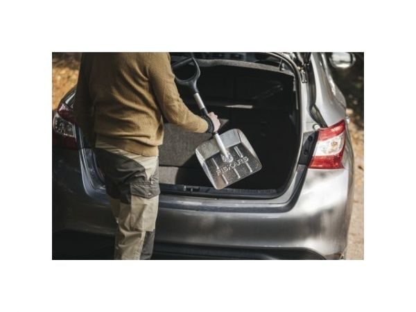 Лопата снеговая автомобильная алюминиевая FISKARS(длина: 700мм; ширина: 250мм)