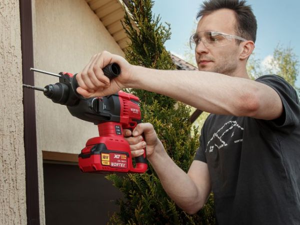 Набор инструмента WORTEX перфоратор + ушм в чем. ALL1 XLT SET СКИДКА -24%(перф. WORTEX CRH 1824-2 + УШМ WORTEX LX CAG 1812-1 E + 1 АКБ 4А*ч + ЗУ 2 А)